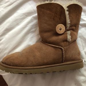 Mini Bailey button boot ugg in Chestnut